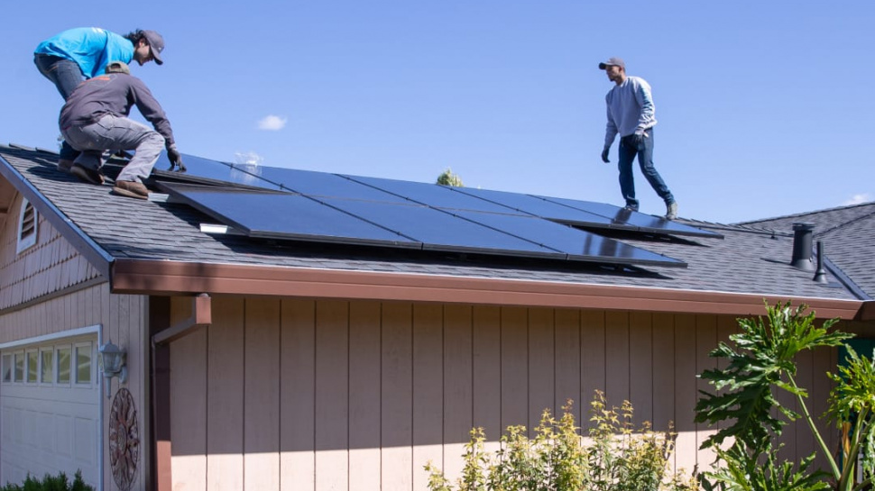 Solar Living: Making the Switch to Renewable Energy - Glopinion - GLBrain.com